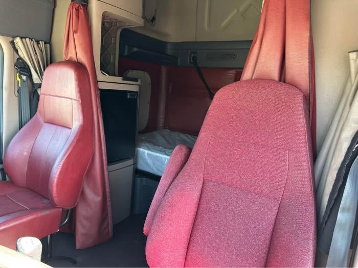 2018 Freightliner Cascadia Base