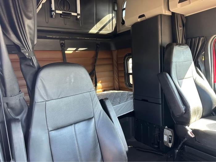 2019 Freightliner Cascadia Base