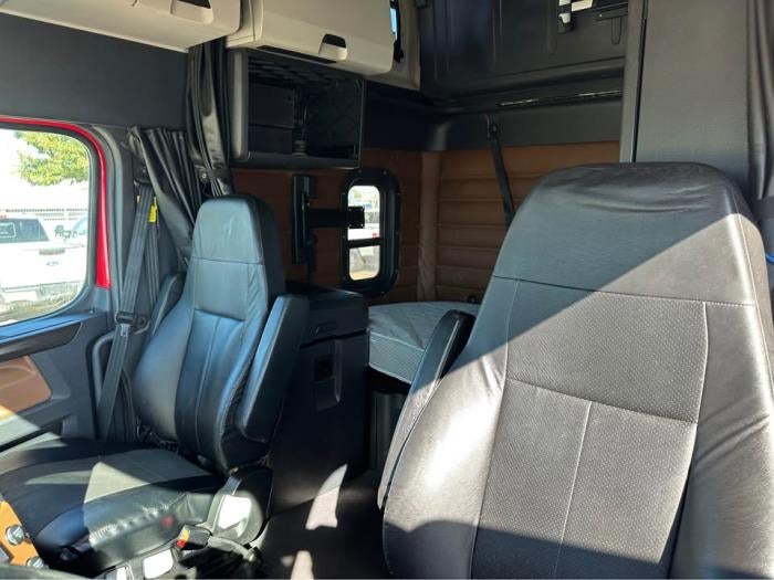 2019 Freightliner Cascadia Base