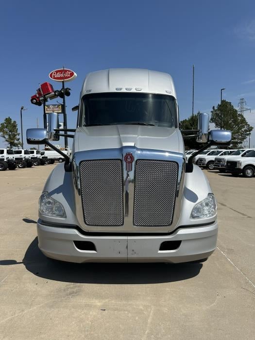 2022 Kenworth T680 Base