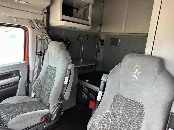 2021 Kenworth T680 Base