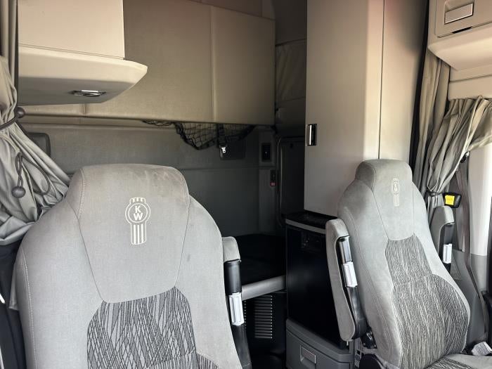 2021 Kenworth T680 Base