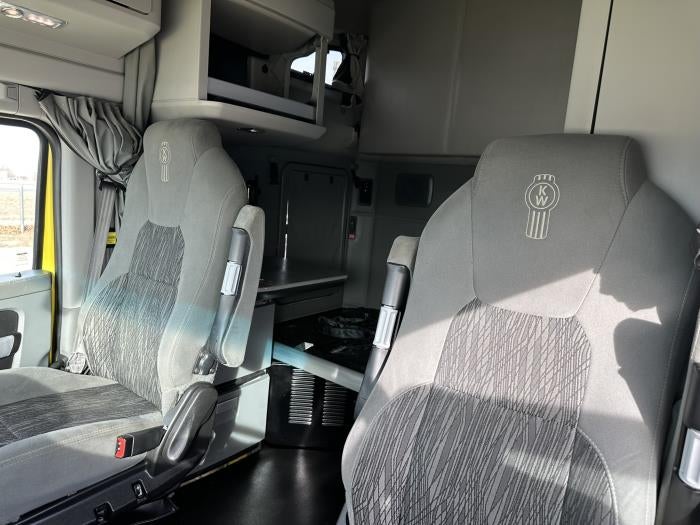 2021 Kenworth T680 Base