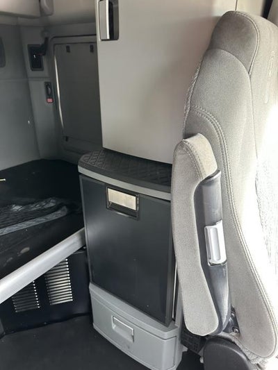 2021 Kenworth T680 Base