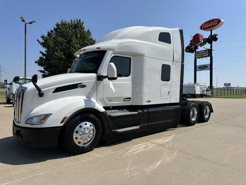 2022 Peterbilt 579 Base
