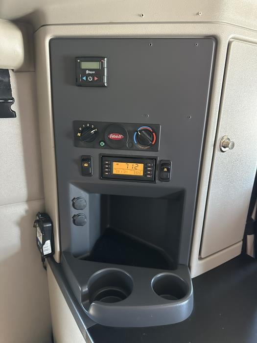 2022 Peterbilt 579 Base