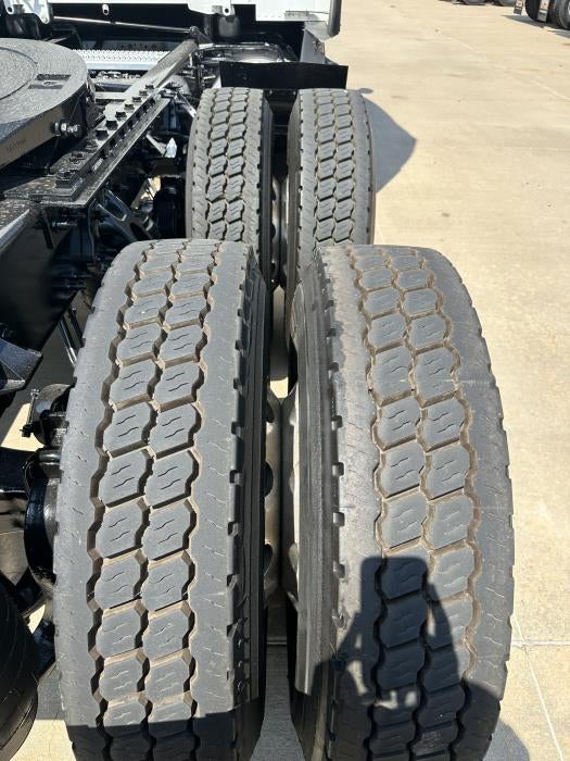 2022 Peterbilt 579 Base