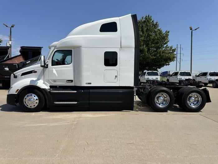 2022 Peterbilt 579 Base