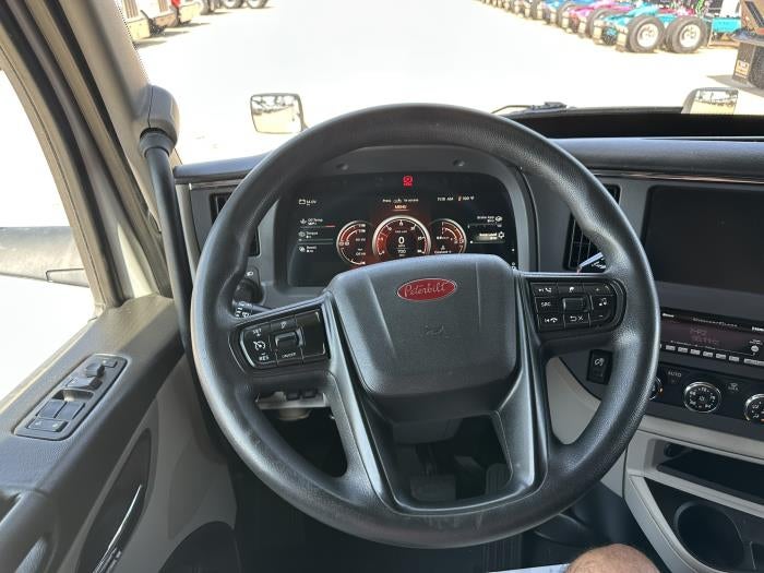 2022 Peterbilt 579 Base