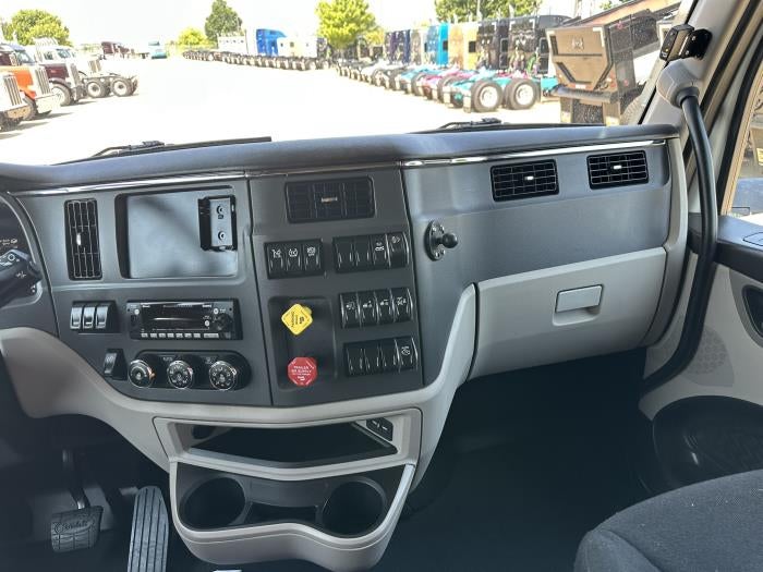 2022 Peterbilt 579 Base