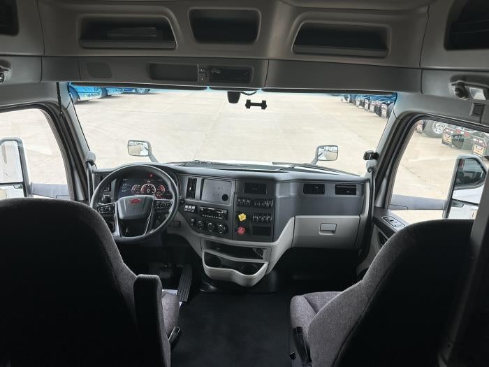 2024 Peterbilt 579 Base