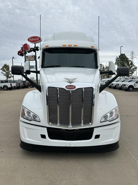 2024 Peterbilt 579 Base