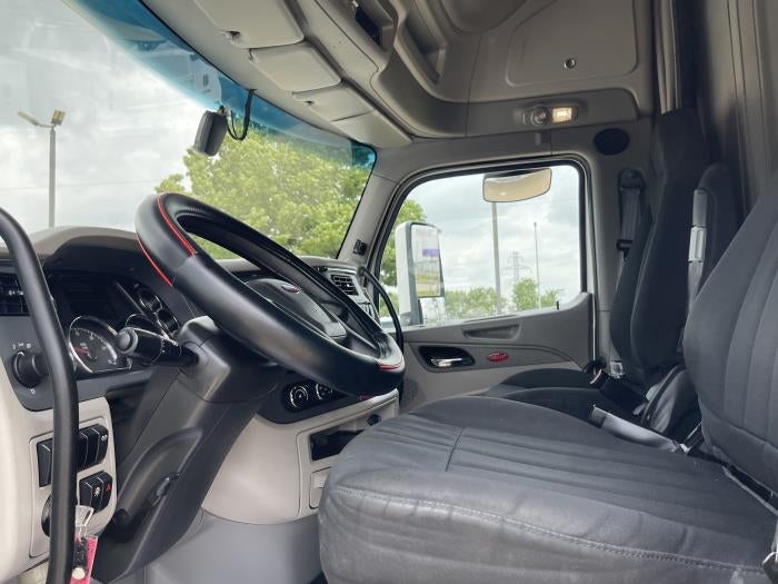 2022 Peterbilt 579 Base