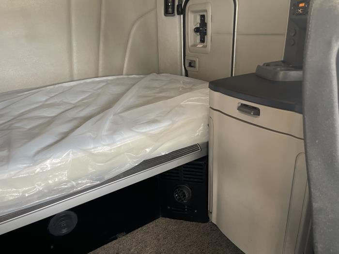 2022 Peterbilt 579 Base