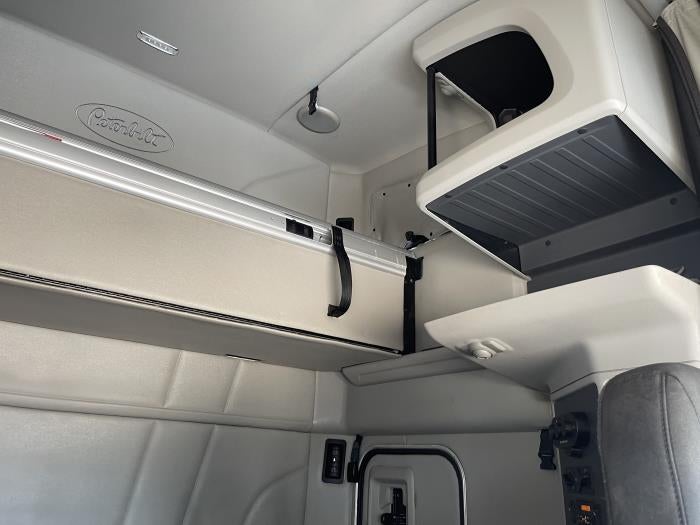 2022 Peterbilt 579 Base