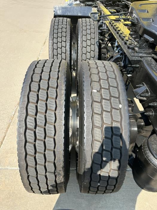 2023 Peterbilt 579 Base