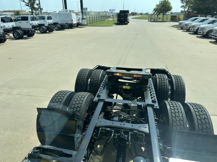 2023 Peterbilt 579 Base