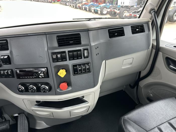 2021 Peterbilt 579 Base