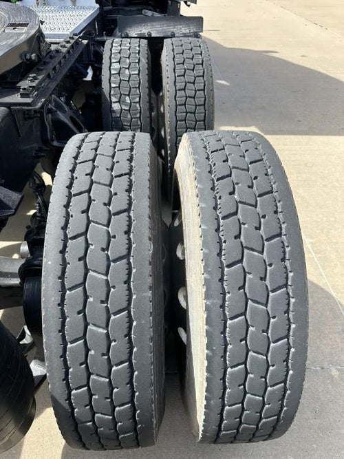 2021 Peterbilt 579 Base