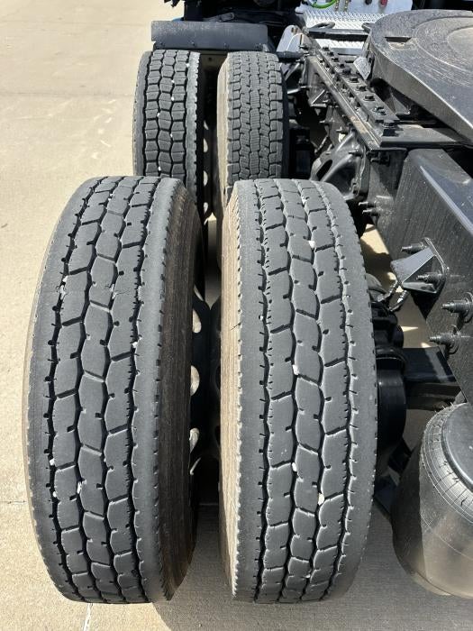 2021 Peterbilt 579 Base