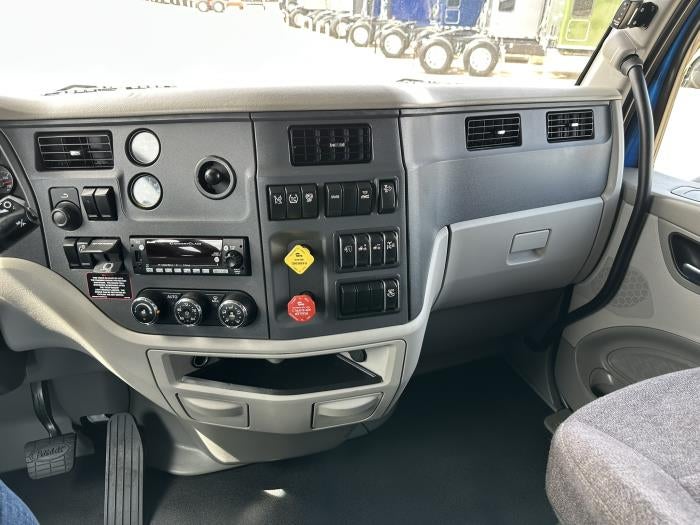 2021 Peterbilt 579 Base
