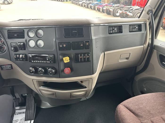 2022 Peterbilt 579 Base