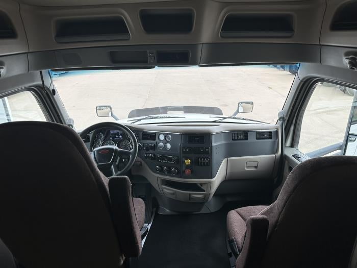 2022 Peterbilt 579 Base
