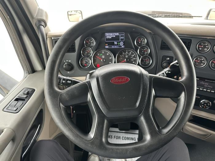 2022 Peterbilt 579 Base