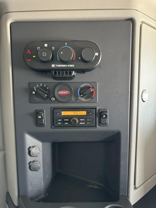 2022 Peterbilt 579 Base