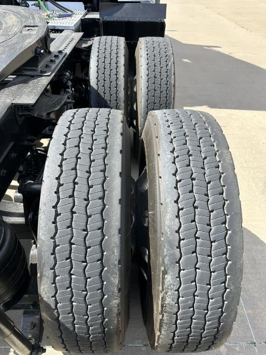 2022 Peterbilt 579 Base