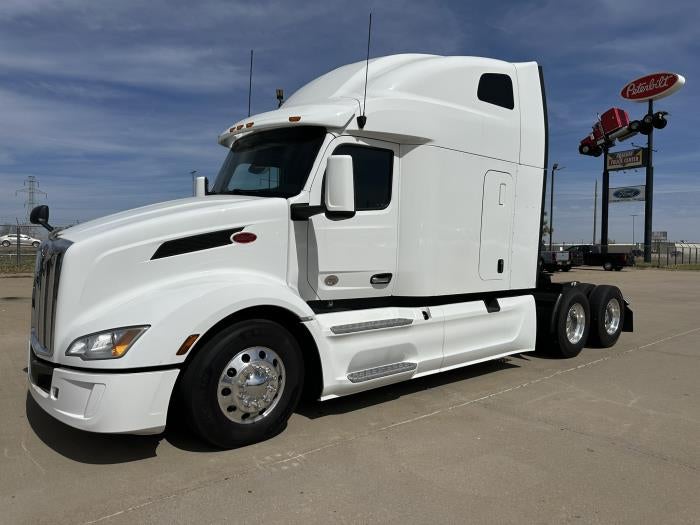 2022 Peterbilt 579 Base