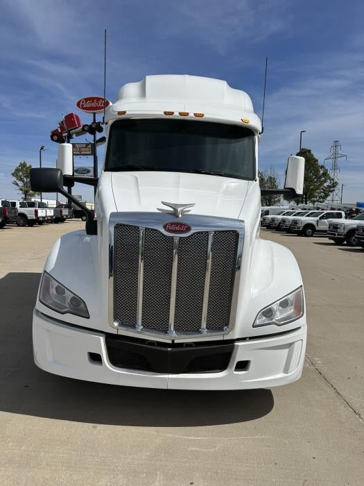 2022 Peterbilt 579 Base