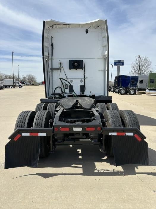 2022 Peterbilt 579 Base