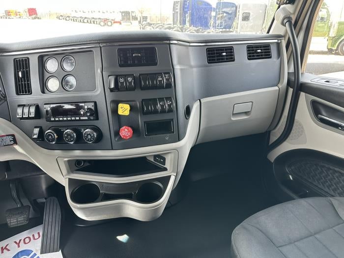 2022 Peterbilt 579 Base