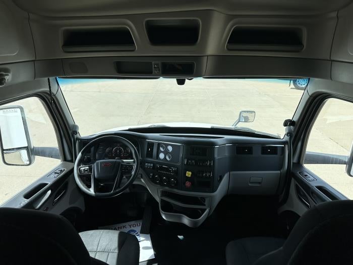 2022 Peterbilt 579 Base