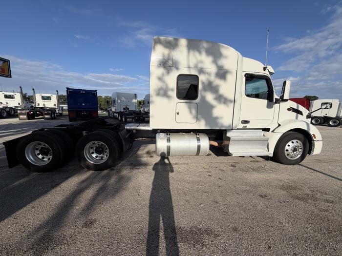 2022 Peterbilt 579 Base