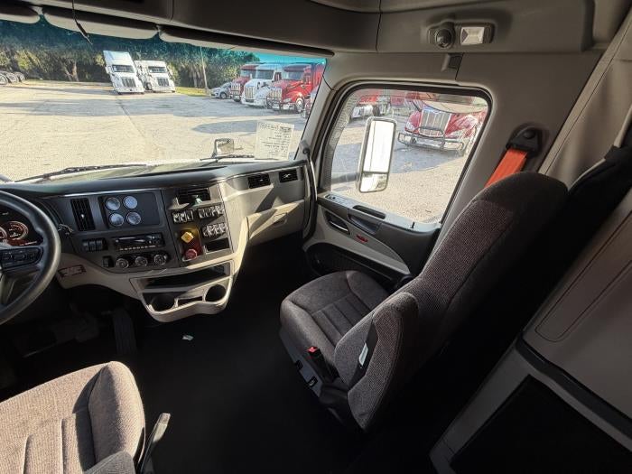2022 Peterbilt 579 Base