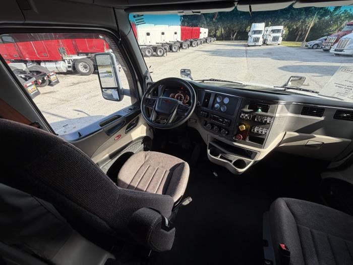 2022 Peterbilt 579 Base