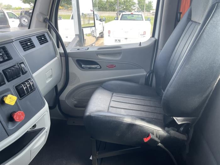 2021 Peterbilt 579 Base