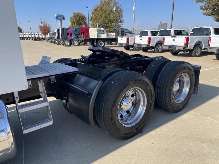 2022 Peterbilt 579 Base