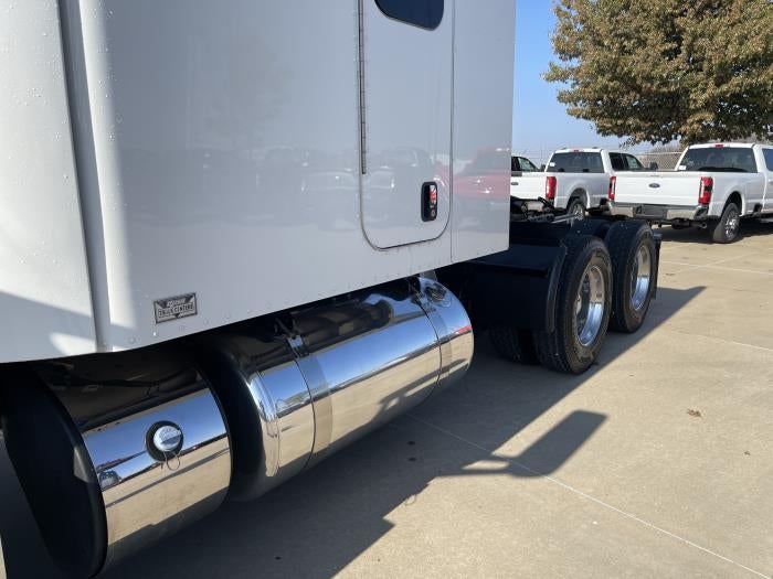 2022 Peterbilt 579 Base