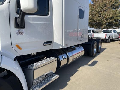 2022 Peterbilt 579 Base