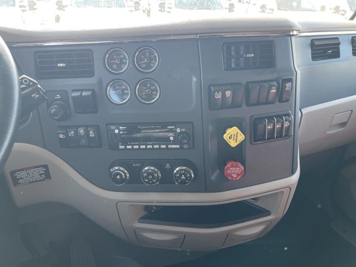 2022 Peterbilt 579 Base