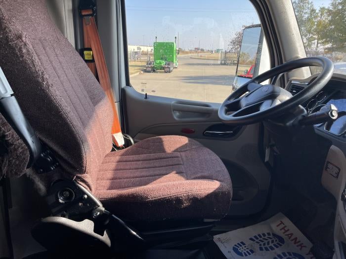 2022 Peterbilt 579 Base