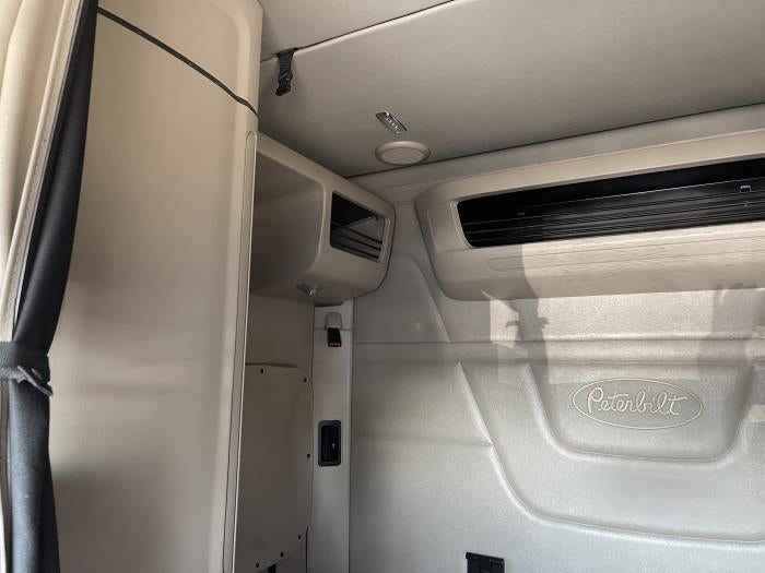 2022 Peterbilt 579 Base