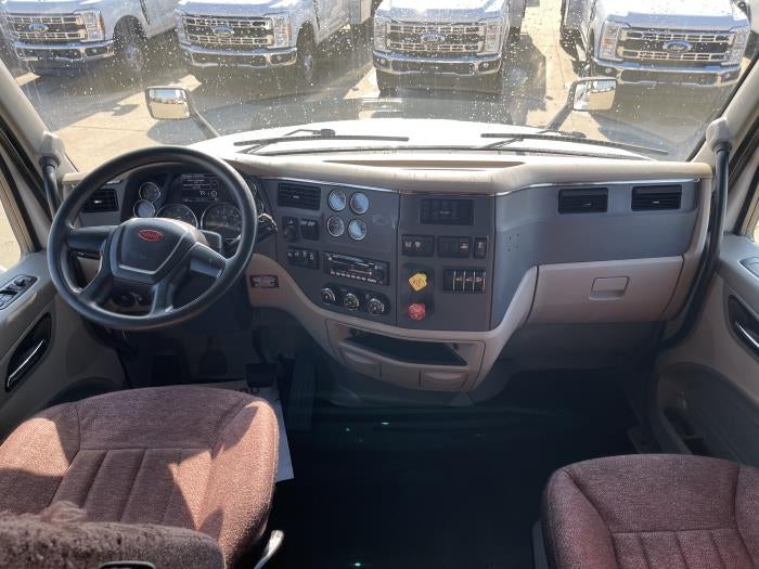 2022 Peterbilt 579 Base