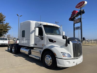 2022 Peterbilt 579 Base