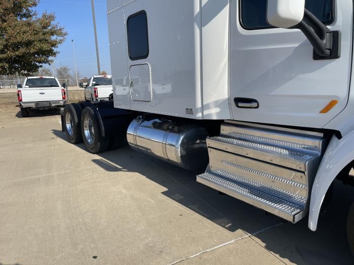 2022 Peterbilt 579 Base