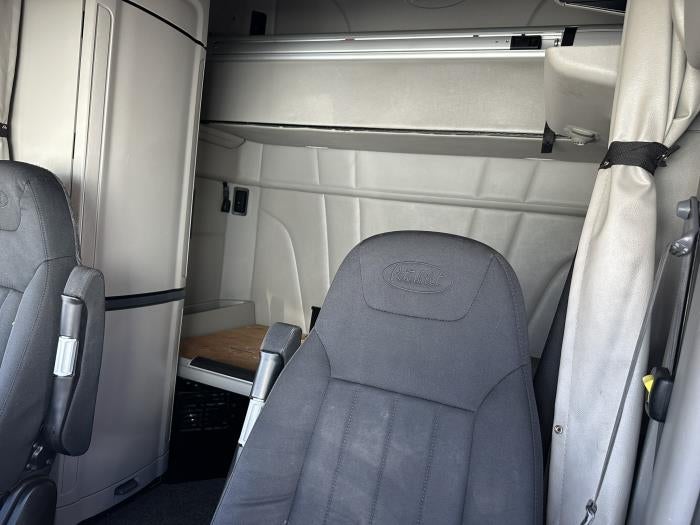 2022 Peterbilt 579 Base