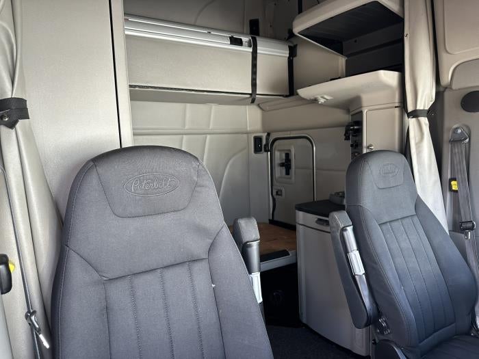2022 Peterbilt 579 Base